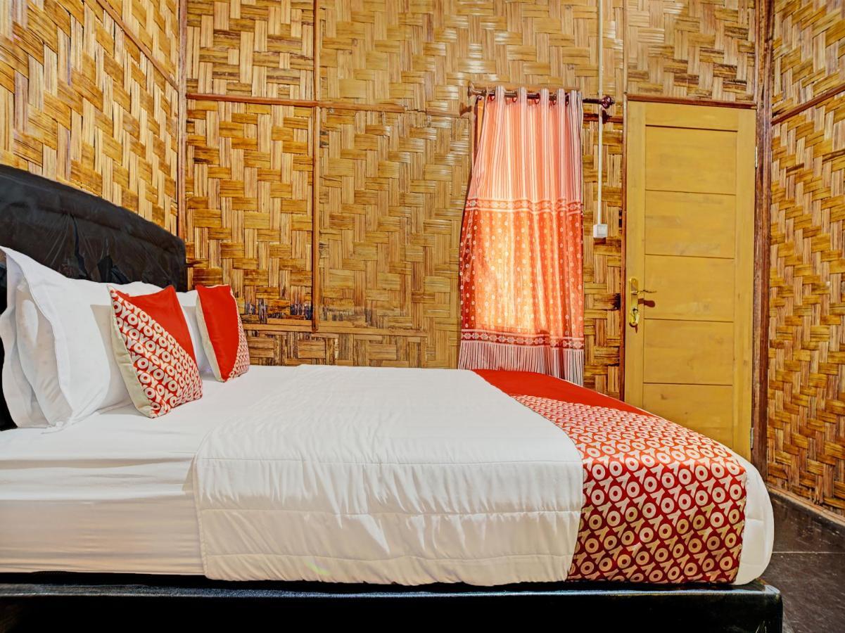 Oyo 90209 Dk Singarimbun Berastagi Homestay Exterior photo